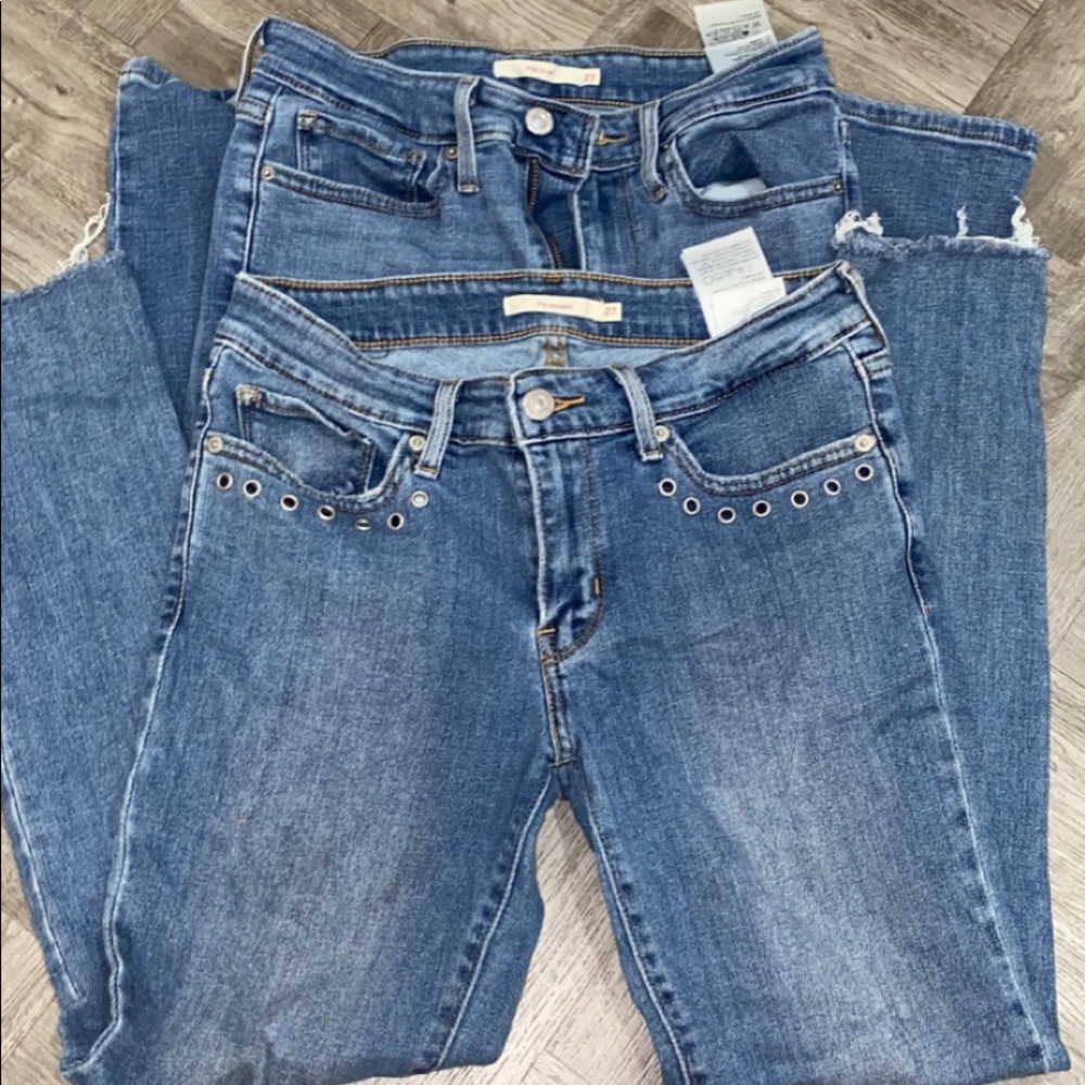 Two sets of Levi’s skinny jeans